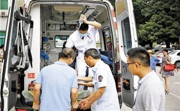 总护士长年终述职报告8篇