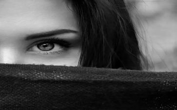 她流泪的作文精选8篇